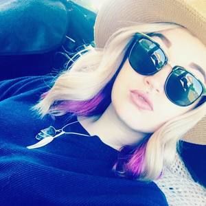 Meet your Posher, Larissa